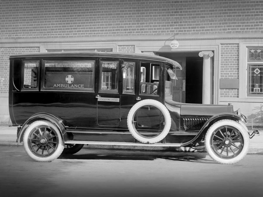  Studebaker Ambulance by Armstrong & Hotson 1918 года  (фото 1 из 1)